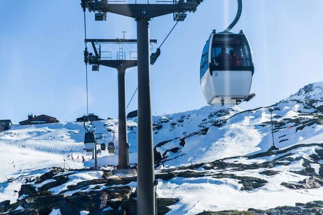 Crack in Colorado Ski Lift Forces Evacuation of 174 Riders