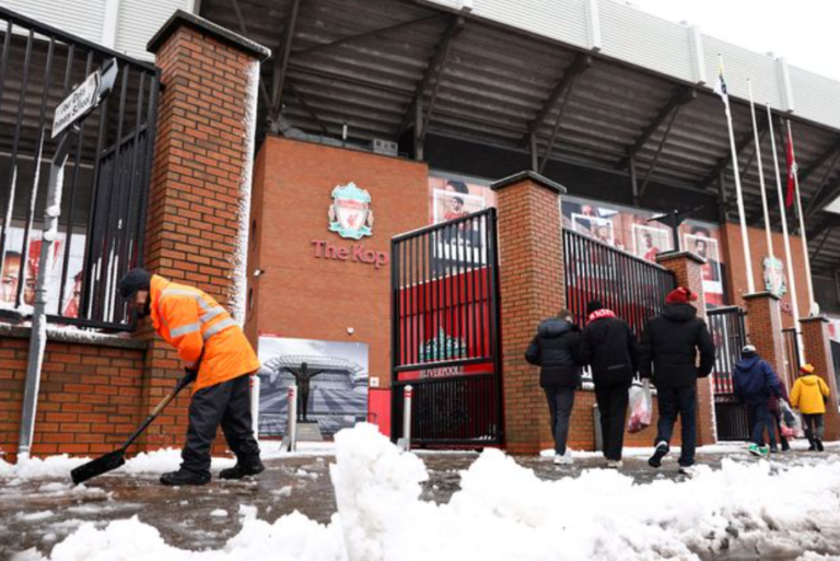 Liverpool vs. Manchester United: Anfield Clash Goes Ahead Despite Heavy Snowfall